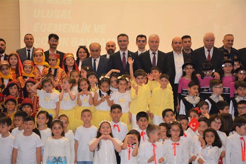 İLÇEMİZDE 23 NİSAN COŞKUSU: ÇOCUK BAYRAMI RENKLİ ETKİNLİKLERLE KUTLANDI