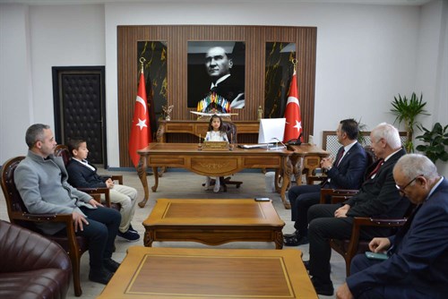 KAYMAKAMIMIZ SAYIN CANPOLAT MAKAMI ÇOCUKLARA DEVRETTİ